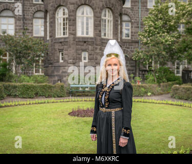 Portrait-Woman portant le costume national islandais, Islande. 17 juin Jour de l'indépendance de l'Islande. Banque D'Images