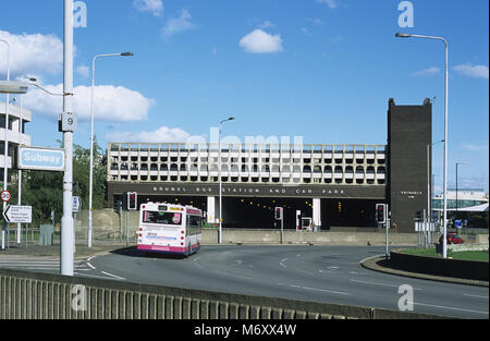 La gare routière de Brunel et plusieurs étages Slough, Berkshire, Angleterre. L'année 2006. A depuis été démoli comme remplacée par une nouvelle station de bus Banque D'Images