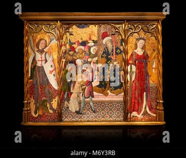 Retable gothique représentant de gauche à droite - l'Archange Gabriel, le martyre de Santa Eulalia et St Caterina, par Bernat Martorell, circa 1442-144 Banque D'Images