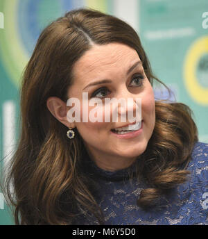 La duchesse de Cambridge, lors d'une visite pour l'ouverture officielle du nouveau siège social de la santé mentale des enfants la charité Place2Be dans le centre de Londres. Banque D'Images