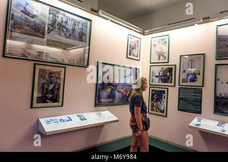 L'exposition photo à l'Requiem Musée des débris de guerre, Ho Chi Minh City, Vietnam Banque D'Images