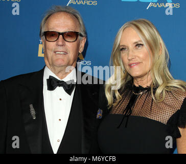 DGA Awards 2018 70e congrès annuel tenu des arrivées au Beverly Hilton Hotel à Beverly Hills, Californie. Avec : Peter Fonda, épouse Margaret DeVogelaere Où : Los Angeles, California, United States Quand : 04 Feb 2018 Credit : Adriana Barraza M./WENN.com Banque D'Images