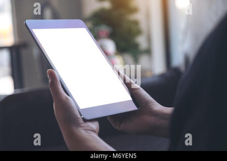 De maquette tablette noir blanc en blanc avec écran de bureau Banque D'Images