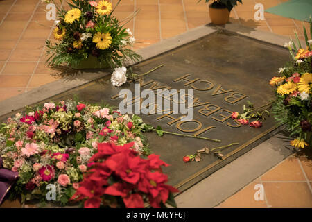 Tombe du compositeur Johann Sebastian Bach à l'intérieur de l'église St. Thomas où il a travaillé comme Kapellmeister à partir de 1723 jusqu'à sa mort en 1750, Leipzig, Allemagne Banque D'Images