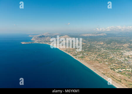 Image aérienne de la côte de l'île de Rhodes, près du village de Afandou avec vue sud sur Kolympia Banque D'Images