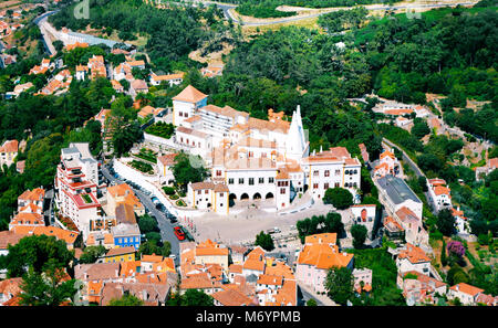 Vue aérienne sur le palais national de Sintra de murish château. Banque D'Images