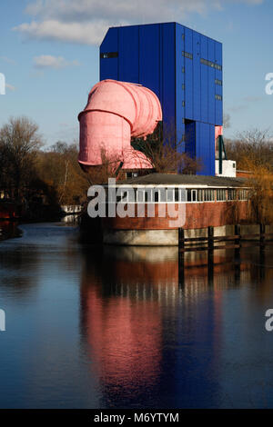 Le réservoir de circulation historique 2 de l'Institut de recherche de l'ingénierie hydraulique et la construction navale (VWS) de la TU Berlin, Berlin-Tiergarten. Archit Banque D'Images