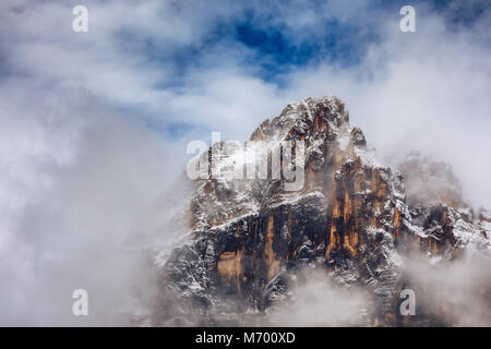 Monte Antelao (3263m) au-dessus de San Vito di Cadore (près de Cortina d'Ampezzo), est la deuxième plus haute montagne d'Dolomiti, également connu comme le roi des Banque D'Images