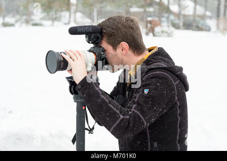 Vidéaste de mariage Mariage d'hiver à Banque D'Images