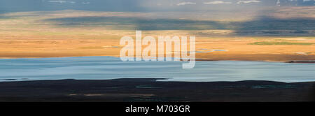 Vue panoramique sur le lac Sandvatn en désert Kjölur highland de l'Islande. Banque D'Images