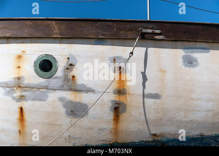 L'ancien chantier naval. Détail de l'image de texture et de couleur, la forme et la forme d'un vieux bateau. Banque D'Images