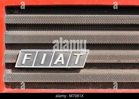 Barro, France - 24 septembre 2017 : Fiat logo sur une voiture. Fiat Chrysler automobiles est une société italo-américain Banque D'Images