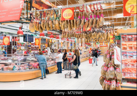 Les jambons espagnols ( Jamon Iberico ) dans Al Campo supermarché sur Gran Canaria Banque D'Images