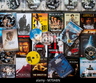 Collection de films américains / films sur DVD montrant des stars de cinéma / films star des stars sur les couvertures Banque D'Images