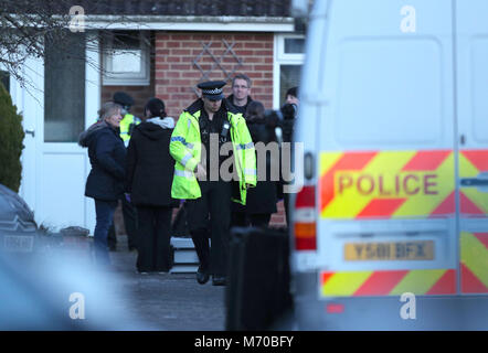 L'activité policière dans le cul-de-sac dans la zone qui contient l'accueil de l'ancien agent double russe Sergueï Skripal qui a été empoisonné avec Yulia fille avec un agent neurotoxique. Banque D'Images