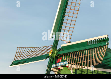 De près de l'ailes d'un moulin à vent hollandais Zaanse Schans Banque D'Images