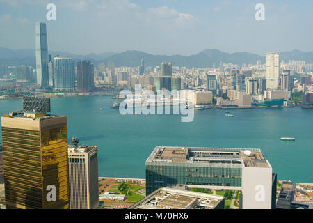 Horizon de Hong Kong depuis Victoria Peak, à la recherche sur le port de Victoria à Kowloon Banque D'Images