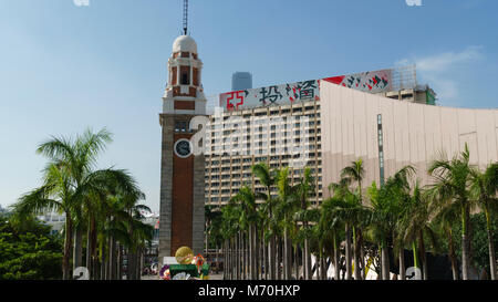 L'ancienne tour de l'Horloge ferroviaire Kowloon-Canton, maintenant une ville populaire monument, Kowloon, Hong Kong Banque D'Images