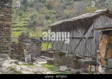 Village abandonné   paysage rural Banque D'Images