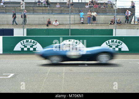 Jaguar D-Type, Alain de Cadenet, Brian Redman, Le Mans Classic 2014, 2014, course, circuit Classic, Classic cars, voitures de course classique, France, la Sart Banque D'Images