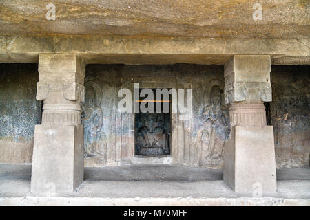 L'intérieur de la caverne n°d'Ellora 3. Patrimoine mondial de l'UNESCO en Inde Banque D'Images