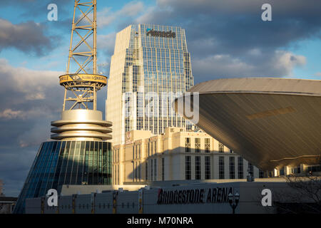 Bridgestone Arena et bâtiments Pinnacle au centre-ville de Nashville, Tennessee, USA Banque D'Images