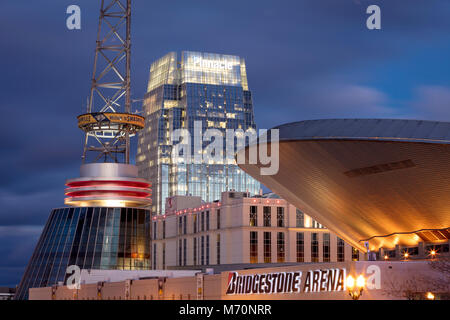 Bridgestone Arena et bâtiments Pinnacle au centre-ville de Nashville, Tennessee, USA Banque D'Images