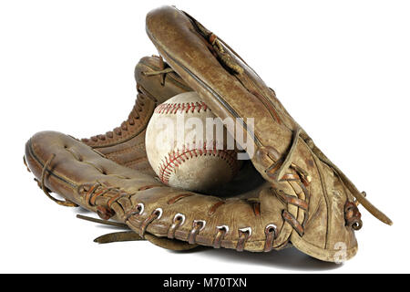 Gant de baseball usé et isolé sur fond blanc Banque D'Images