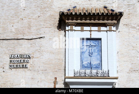 Art azulejo de Jésus sur la croix à Séville Banque D'Images