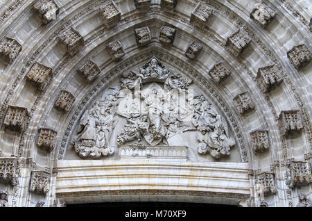 Porte de l'accession sur la façade ouest de la Cathédrale de Séville Banque D'Images