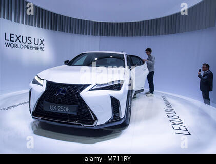 Genève. 7 mars, 2018. Photo prise le 7 mars 2018 montre la Lexus UX à la 88e Salon International de l'Automobile à Genève, Suisse. Le salon de l'automobile, qui attire plus de 180 exposants du monde entier, est ouvert au public du 8 au 18 mars 2018. Credit : Xu Jinquan/Xinhua/Alamy Live News Banque D'Images