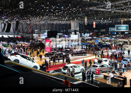 Genève, Suisse. 6 mars, 2018. Les visiteurs et les voitures à la 88e Salon International de l'Automobile de Genève. Credit : JLBvdWOLF/Alamy Live News Banque D'Images