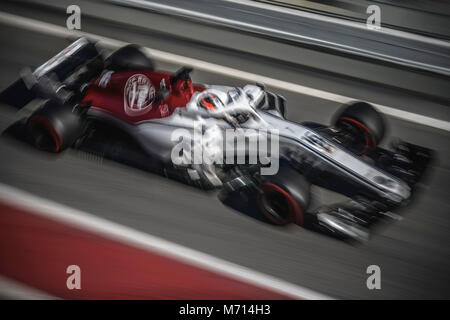 Barcelone, Espagne. 7 mars, 2018 : CHARLES LECLERC (MON) dans son Alfa Romeo Sauber C37 dans la voie des stands à la sixième journée de la Formule 1 les essais au Circuit de Catalunya Crédit : Matthias Rickenbach/Alamy Live News Banque D'Images