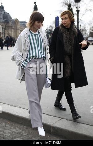 Paris, Frankreich. 08Th Mar, 2018. Anya Ziourova styliste et un showgoer chic Chanel arrivant à la montrer lors de la Fashion Week de Paris - 6 mars 2018 - Crédit : Manhattan piste/Valentina Ranieri ***pour un usage éditorial uniquement*** | Verwendung weltweit/dpa/Alamy Live News Banque D'Images