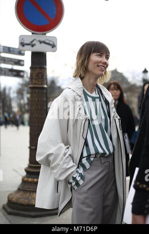 Paris, Frankreich. 08Th Mar, 2018. Styliste Anya Ziourova arrivant à la Chanel montrer lors de la Fashion Week de Paris - 6 mars 2018 - Crédit : Manhattan piste/Valentina Ranieri ***pour un usage éditorial uniquement*** | Verwendung weltweit/dpa/Alamy Live News Banque D'Images