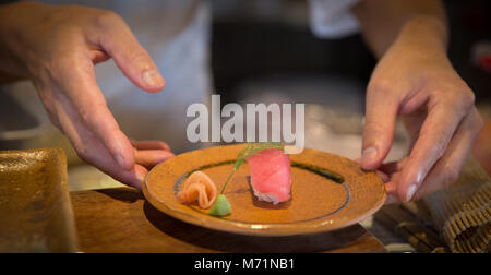 Des sushis au thon Banque D'Images