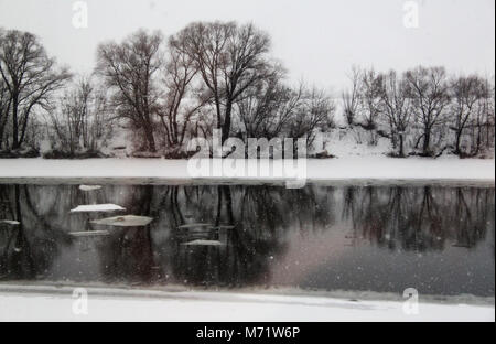 Photo en noir et blanc de la rivière d'hiver Moscou prendre une photo en gros Banque D'Images