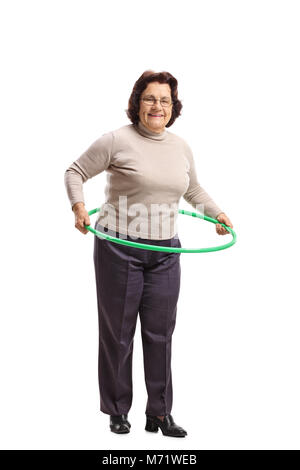 Portrait d'une femme âgée avec un hula-hoop isolé sur fond blanc Banque D'Images