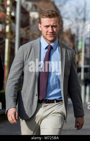 L'Irlande et l'Ulster Rugby player Stuart Olding arrive à Belfast le Tribunal de la Couronne, où lui et son coéquipier Jackson Paddy sont en procès accusé du viol d'une femme à une propriété dans le sud de Belfast en juin 2016. Banque D'Images