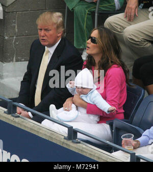 DONALD TRUMP ET BÉBÉ MELANIA & BARRON 2006 Photo de John Barrett-PHOTOlink Banque D'Images