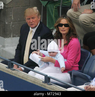 DONALD TRUMP ET BÉBÉ MELANIA & BARRON 2006 Photo de John Barrett-PHOTOlink Banque D'Images