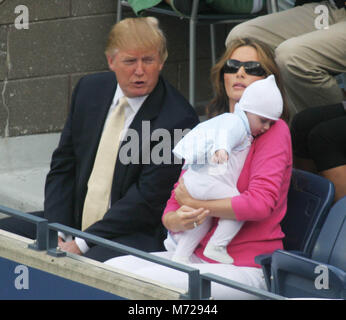 DONALD TRUMP ET BÉBÉ MELANIA & BARRON 2006 Photo de John Barrett-PHOTOlink Banque D'Images