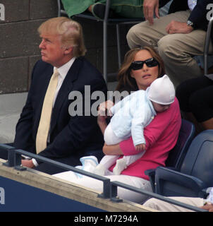 DONALD TRUMP ET BÉBÉ MELANIA & BARRON 2006 Photo de John Barrett-PHOTOlink Banque D'Images