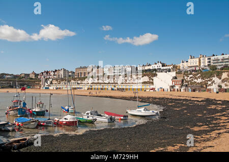 Port de Broadstairs, Kent, bateaux de pêche, Plage Banque D'Images