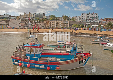 Port de Broadstairs, Kent, bateaux de pêche, Plage Banque D'Images