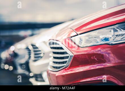 Voitures d'occasion certifié pour la vente sur beaucoup de l'affaire. L'industrie automobile. Banque D'Images