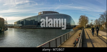 Le bâtiment Louise Weiss, siège du Parlement européen situé à Strasbourg, France Banque D'Images