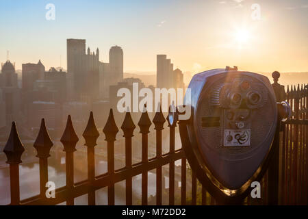 Une tour viewer donnant sur le centre-ville de Pittsburgh de Pittsburgh, Pennsylvanie, USA. Banque D'Images
