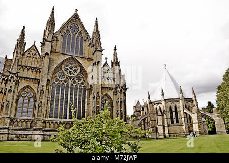 La Cathédrale de Lincoln Face Est et chapter House Banque D'Images