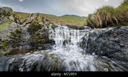 Petite rivière cascade dans la puce, Lake District Banque D'Images
